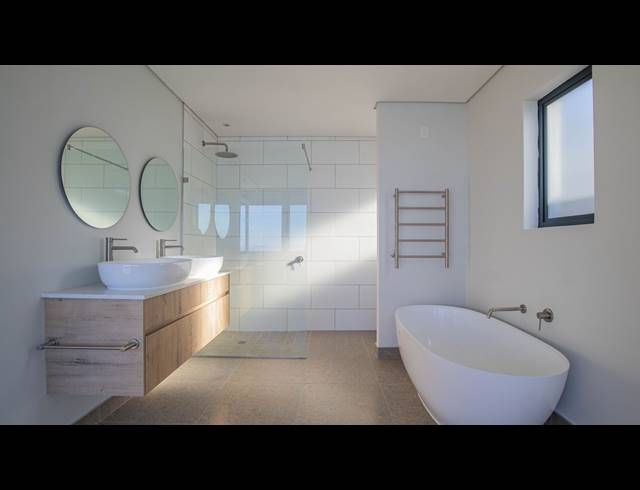 2 BEDROOM APARTMENT FOR SALE IN MUIZENBERG